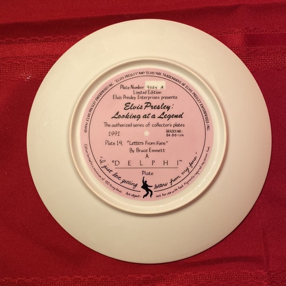 Elvis Presley: Looking at a Legend Delphi Collector Plate - 8 1/2” - Picture 2 of 7